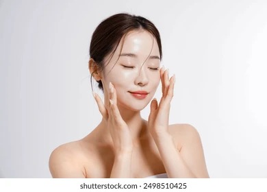 Top 5 Vitamin C Serums for Glowing Skin in 2024